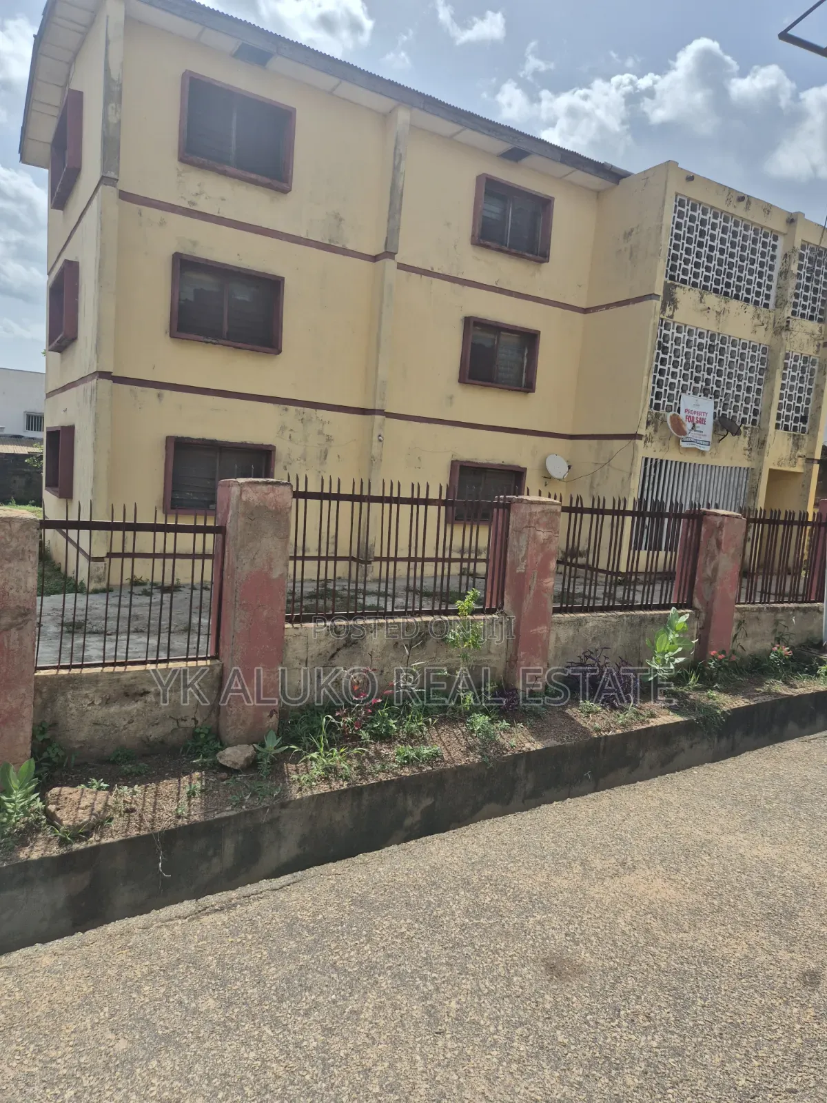 9bdrm Block of Flats in Gra Estate, Ilorin South for sale