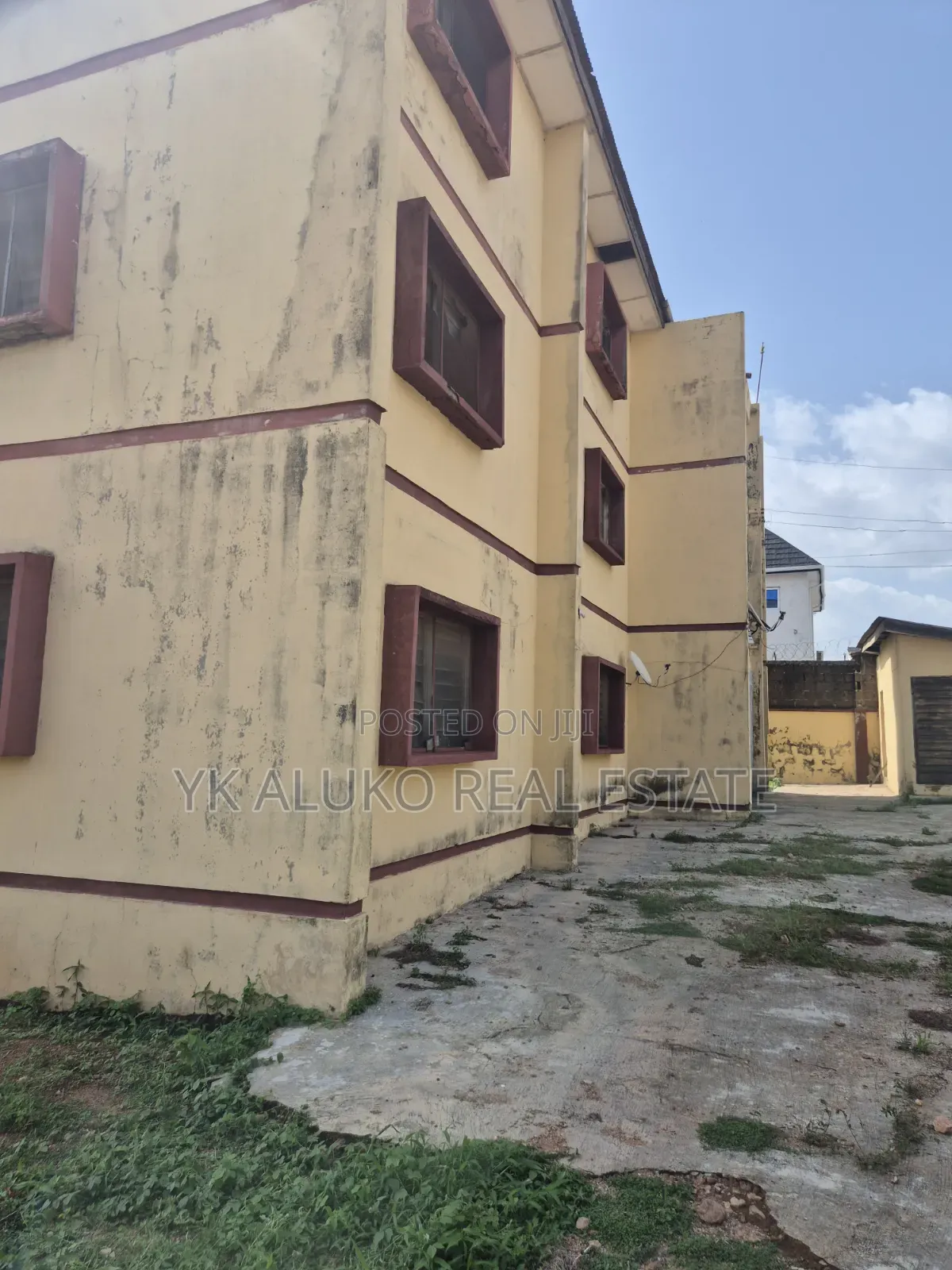 9bdrm Block of Flats in Gra Estate, Ilorin South for sale