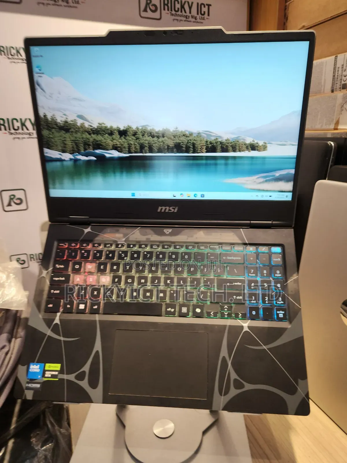 Laptop MSI Cyborg 15 16GB Intel Core Ultra 7 SSD 512GB