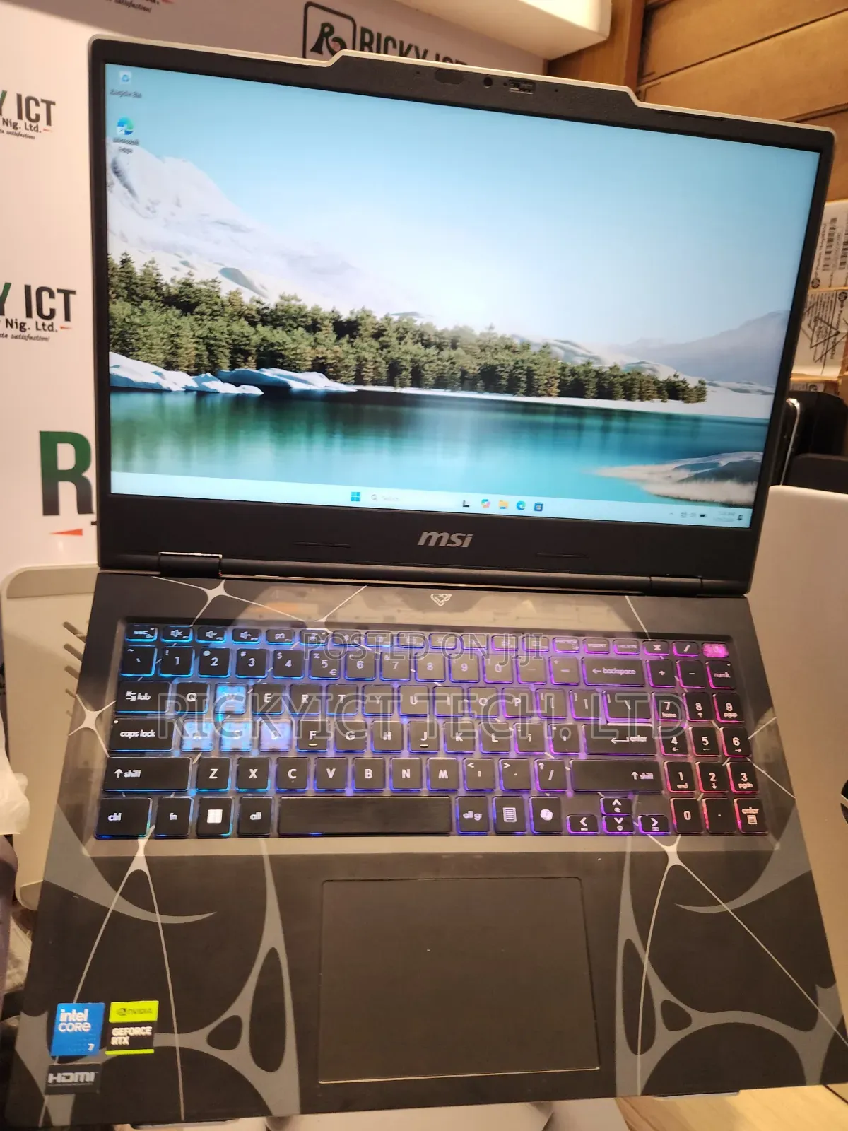Laptop MSI Cyborg 15 16GB Intel Core Ultra 7 SSD 512GB