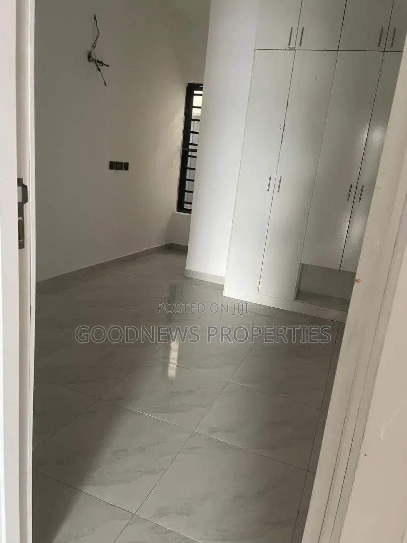 4bdrm Duplex in Ikota for rent