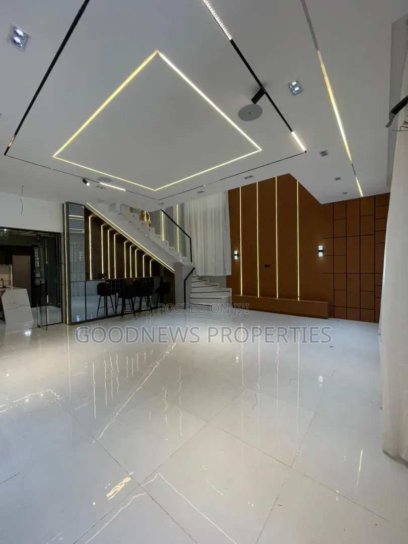 5bdrm Duplex in Chevron Toll Gate for sale