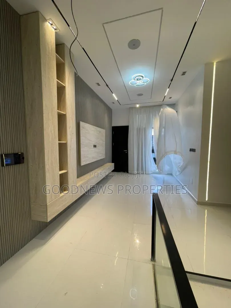5bdrm Duplex in Chevron Toll Gate for sale