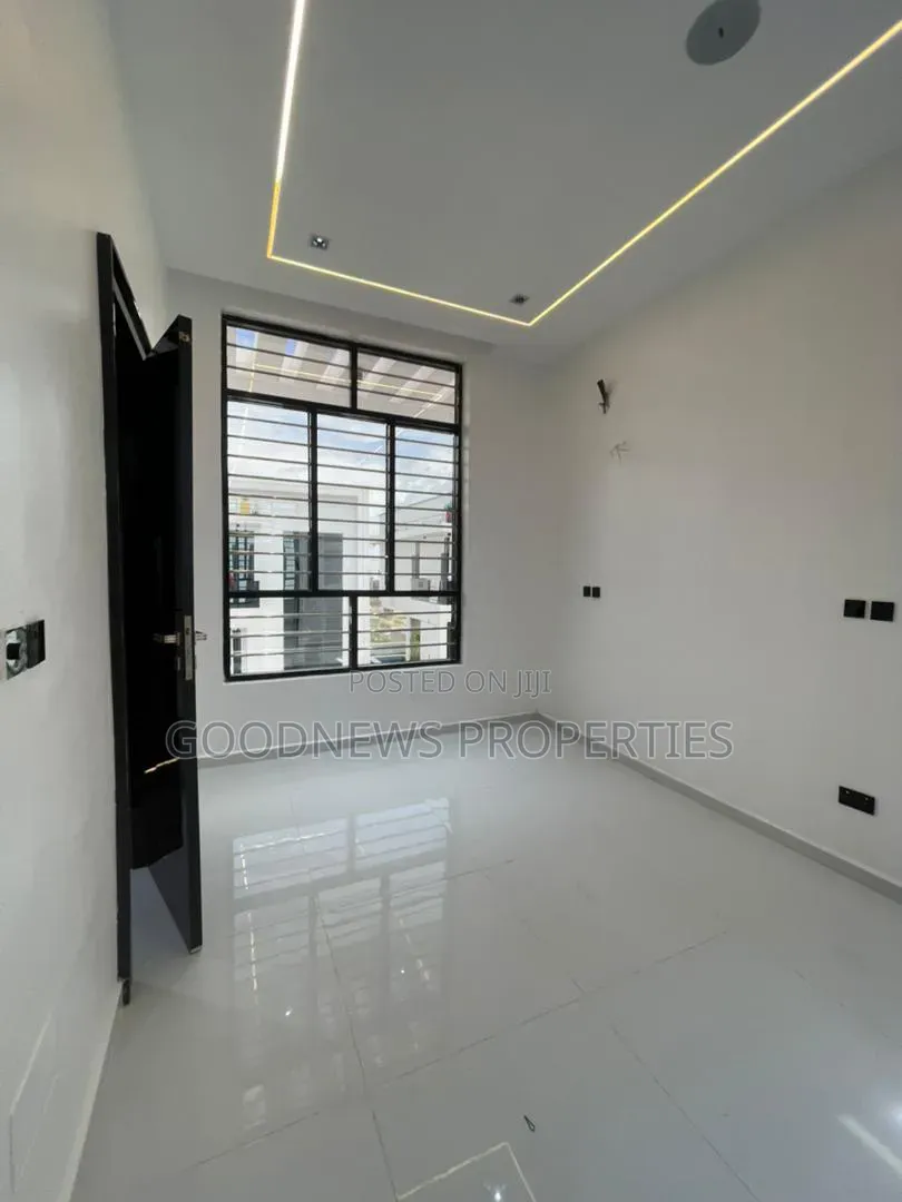 5bdrm Duplex in Chevron Toll Gate for sale