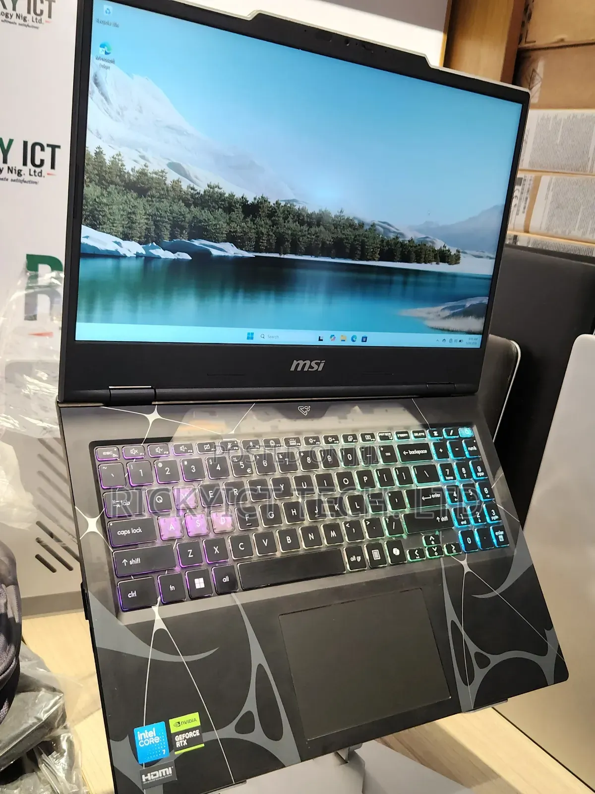 Laptop MSI Cyborg 15 16GB Intel Core Ultra 7 SSD 512GB