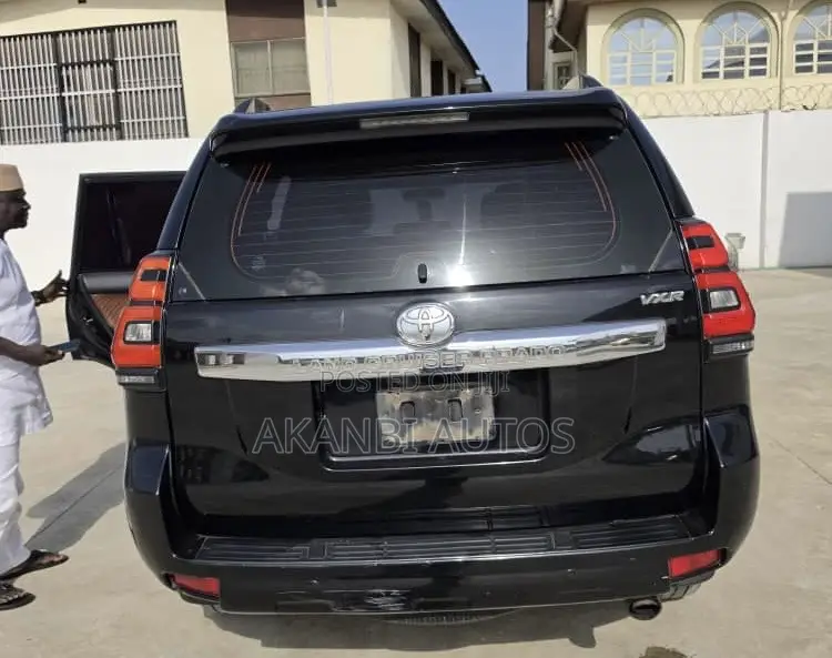 Toyota Land Cruiser Prado 2017 Black