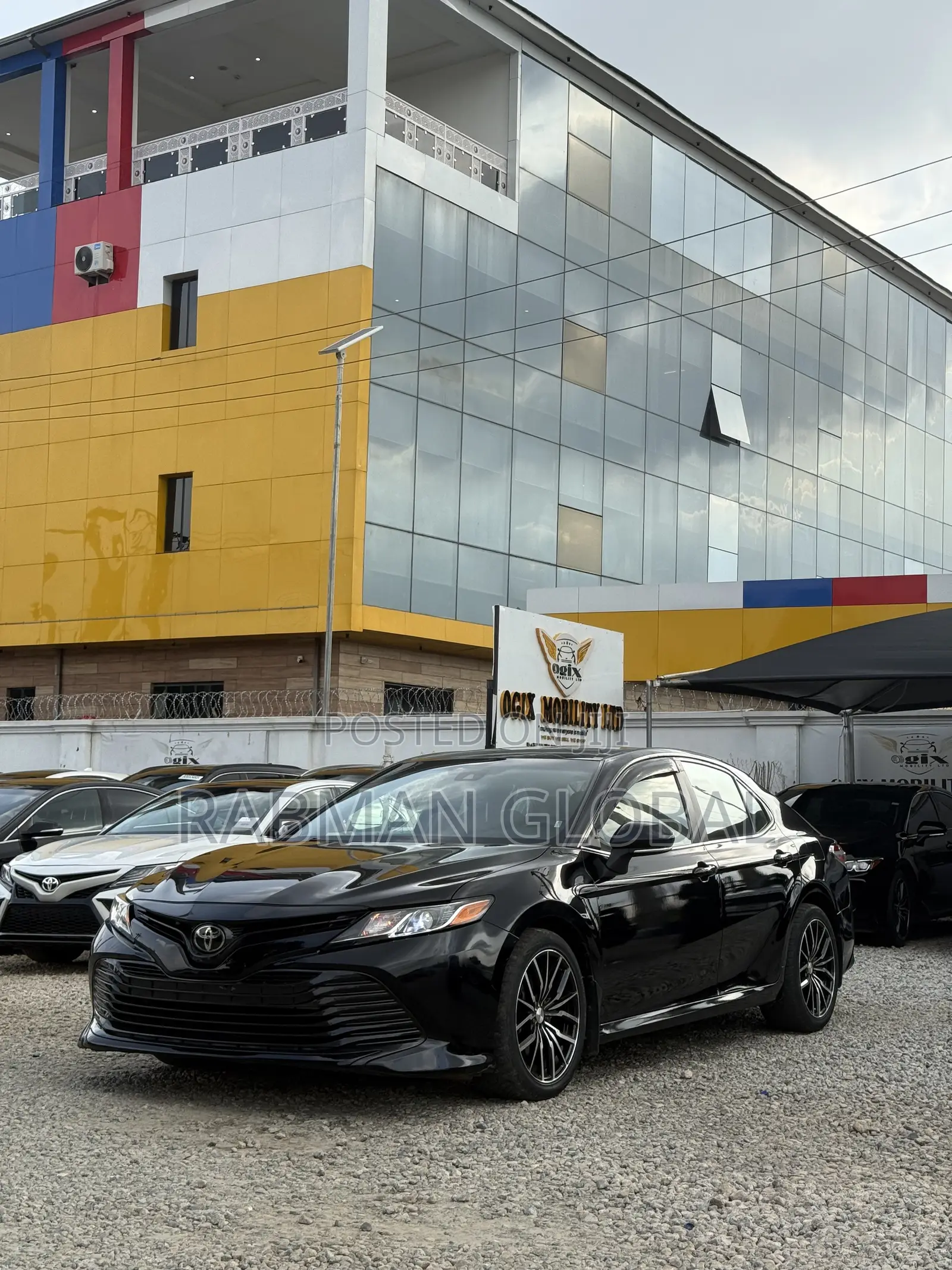 Toyota Camry LE FWD (2.5L 4cyl 8AM) 2018 Black
