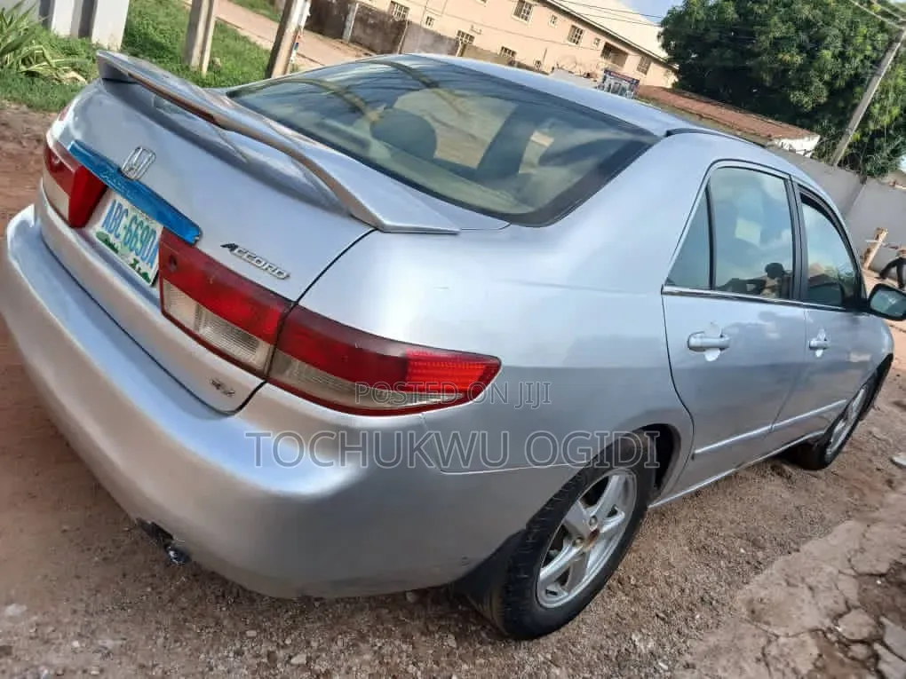 Honda Accord 2005 Silver