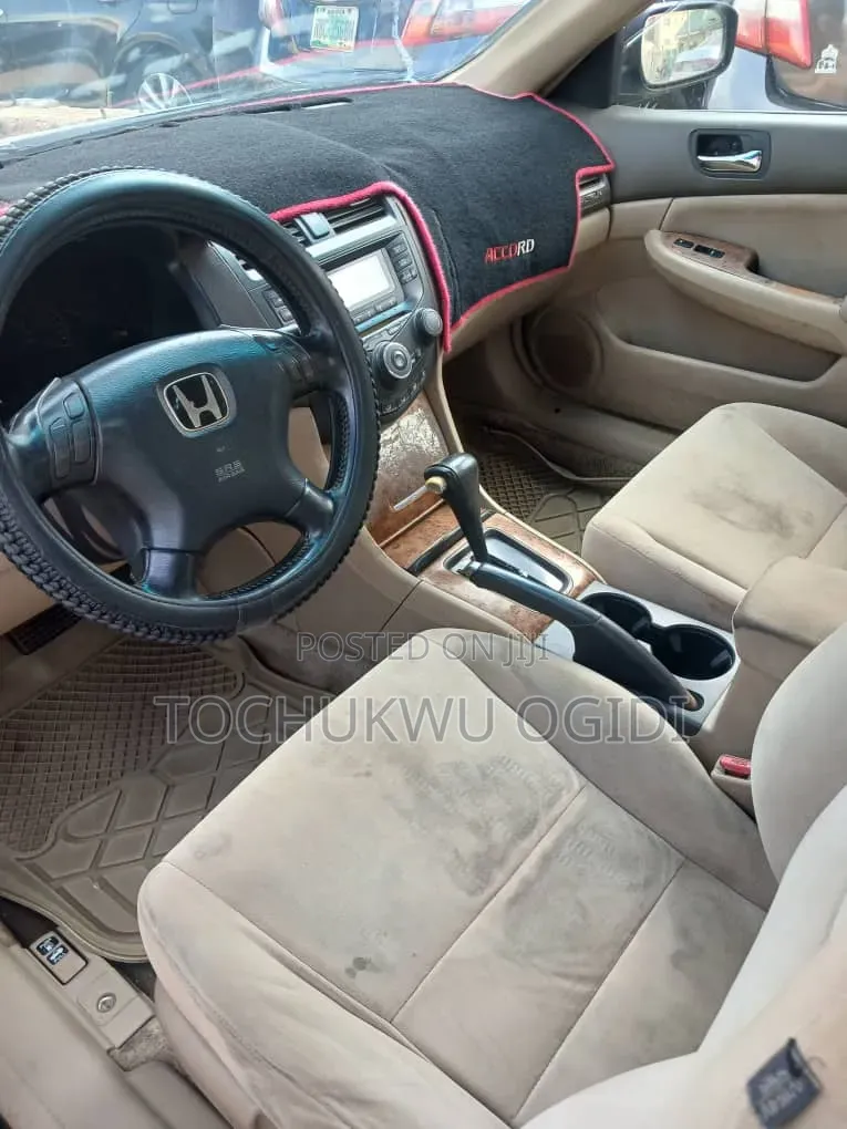 Honda Accord 2005 Silver