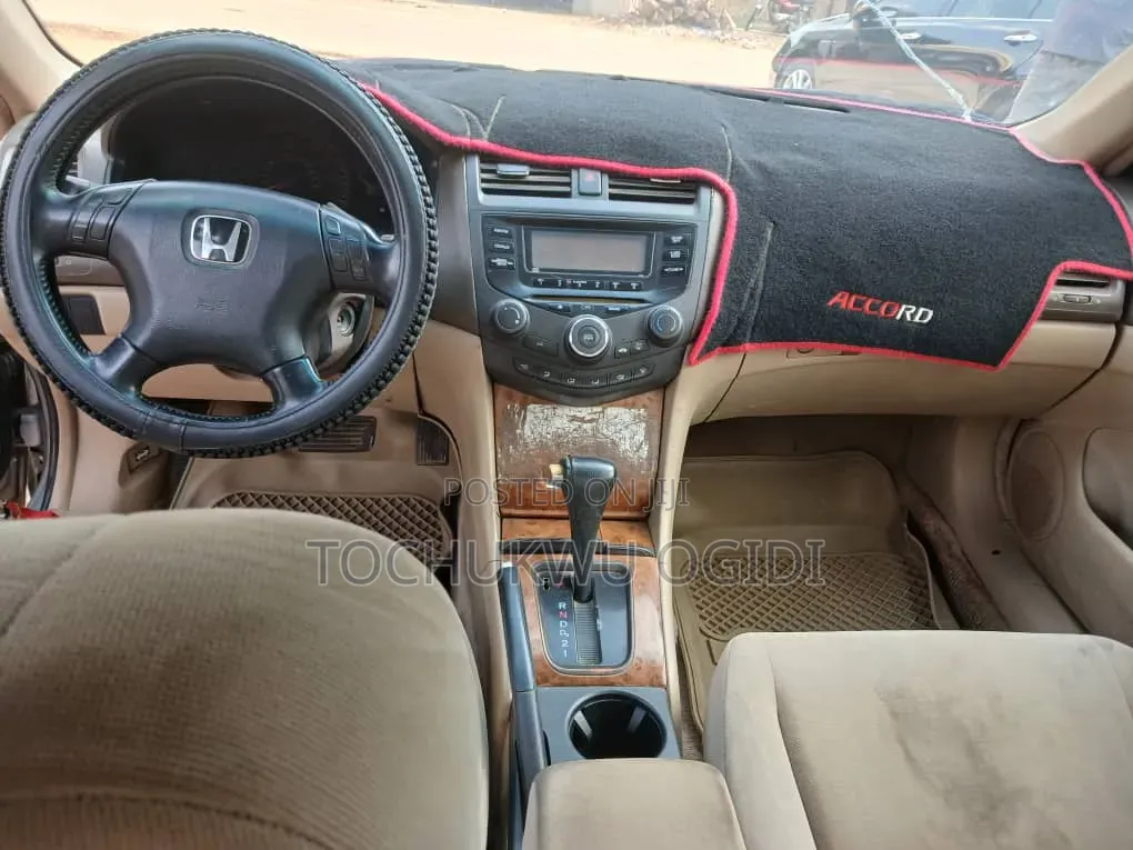 Honda Accord 2005 Silver