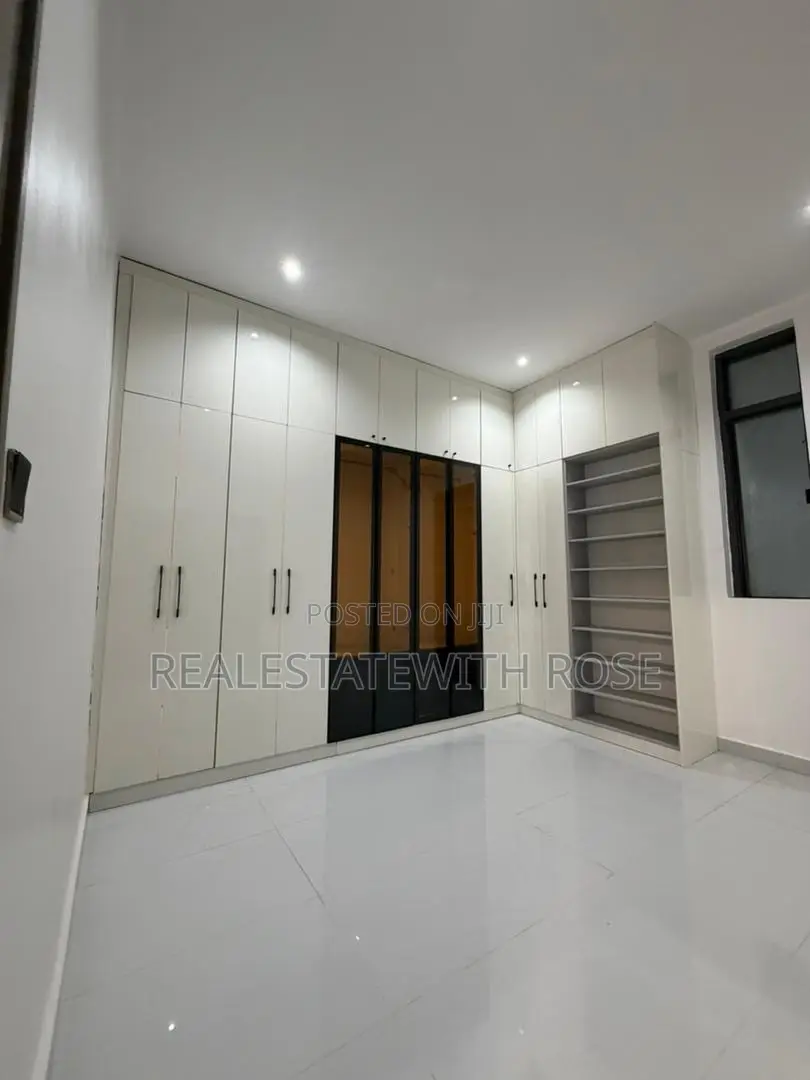 5bdrm Duplex in Not In An Estate, Apo Resettlement for sale
