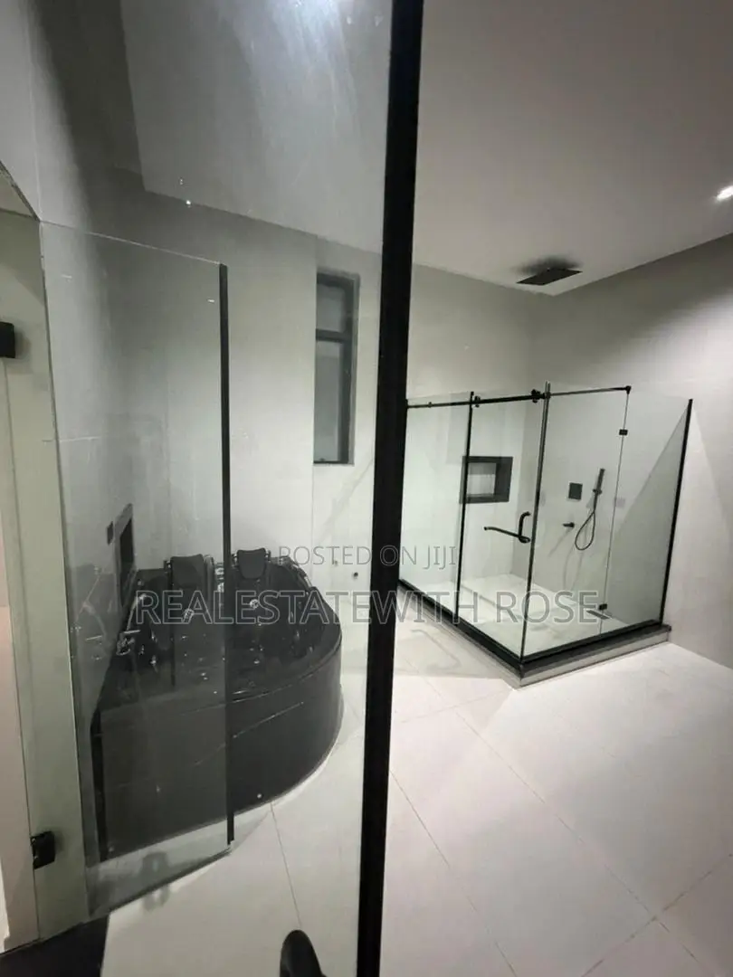 5bdrm Duplex in Resettlement for sale