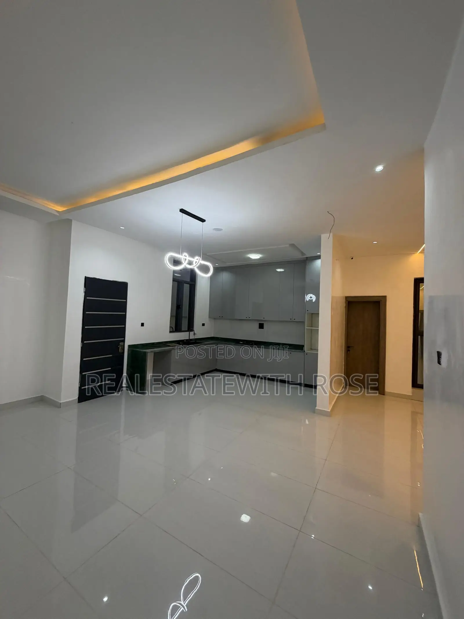 5bdrm Duplex in Resettlement for sale