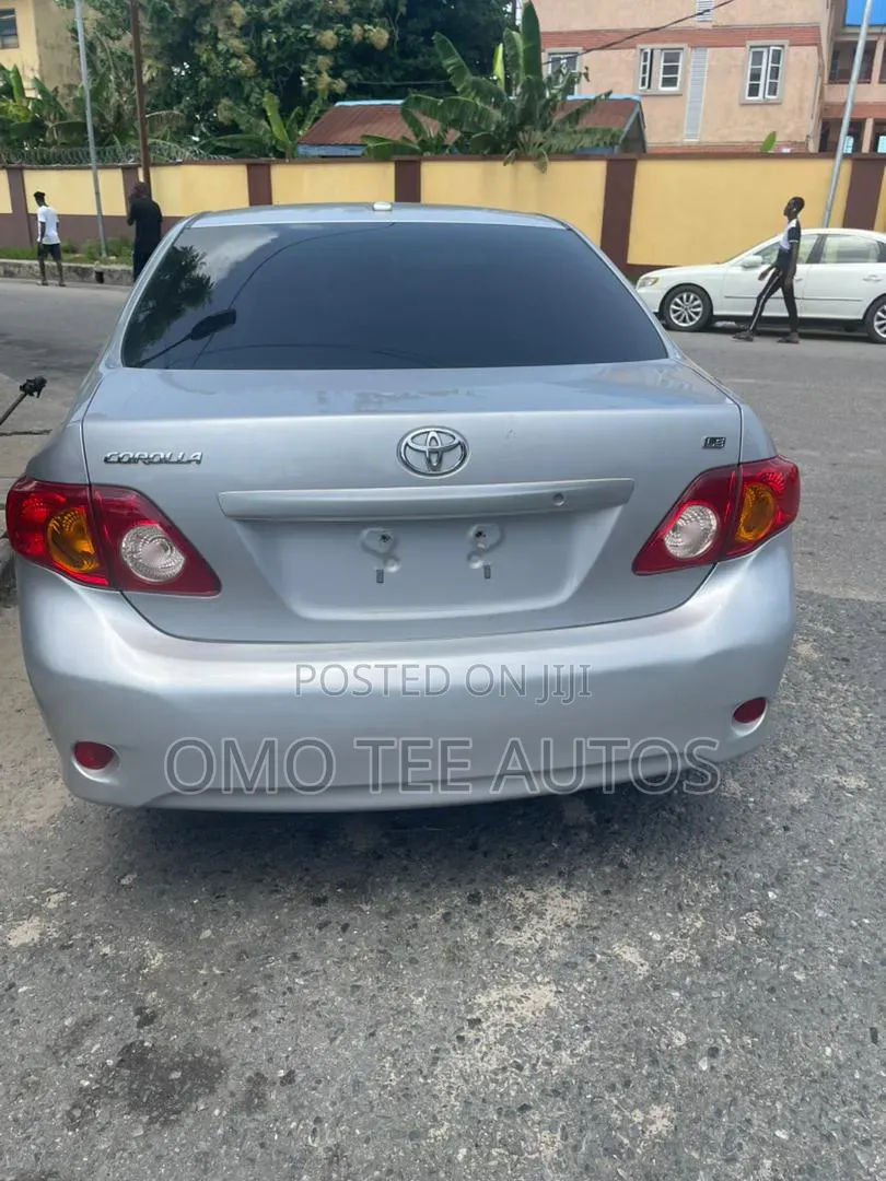 Toyota Corolla LE 4dr Sedan (1.8L 4 cyl 4A) 2009 Silver