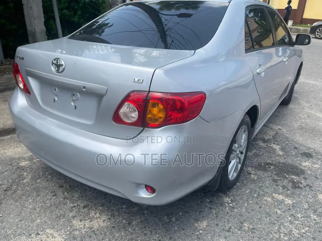 Toyota Corolla LE 4dr Sedan (1.8L 4 cyl 4A) 2009 Silver