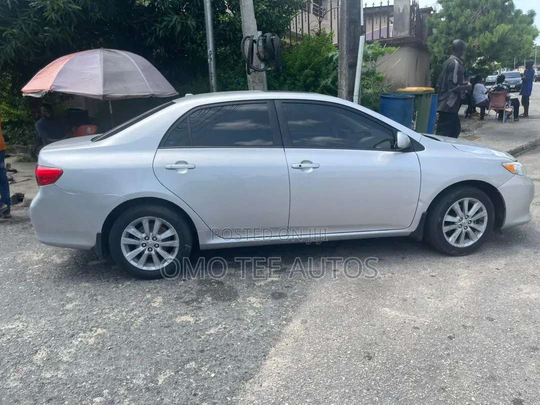 Toyota Corolla LE 4dr Sedan (1.8L 4 cyl 4A) 2009 Silver