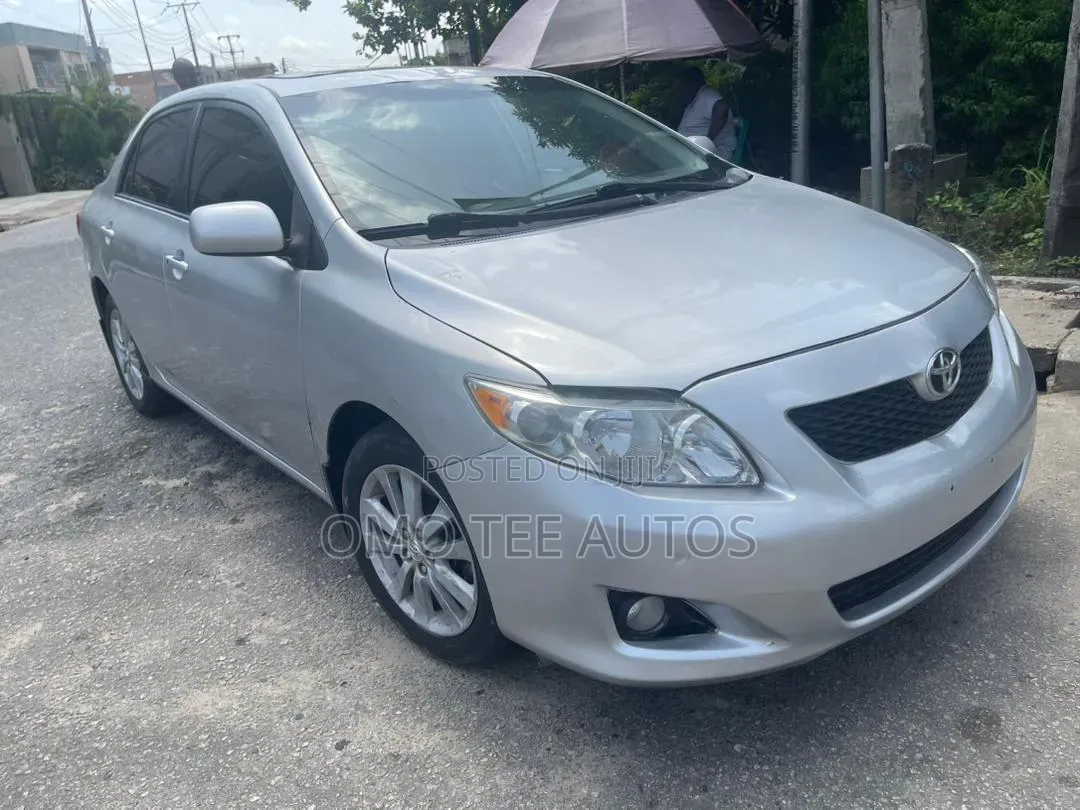 Toyota Corolla LE 4dr Sedan (1.8L 4 cyl 4A) 2009 Silver