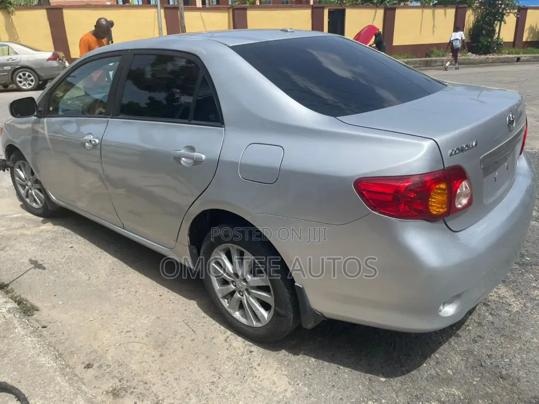 Toyota Corolla LE 4dr Sedan (1.8L 4 cyl 4A) 2009 Silver