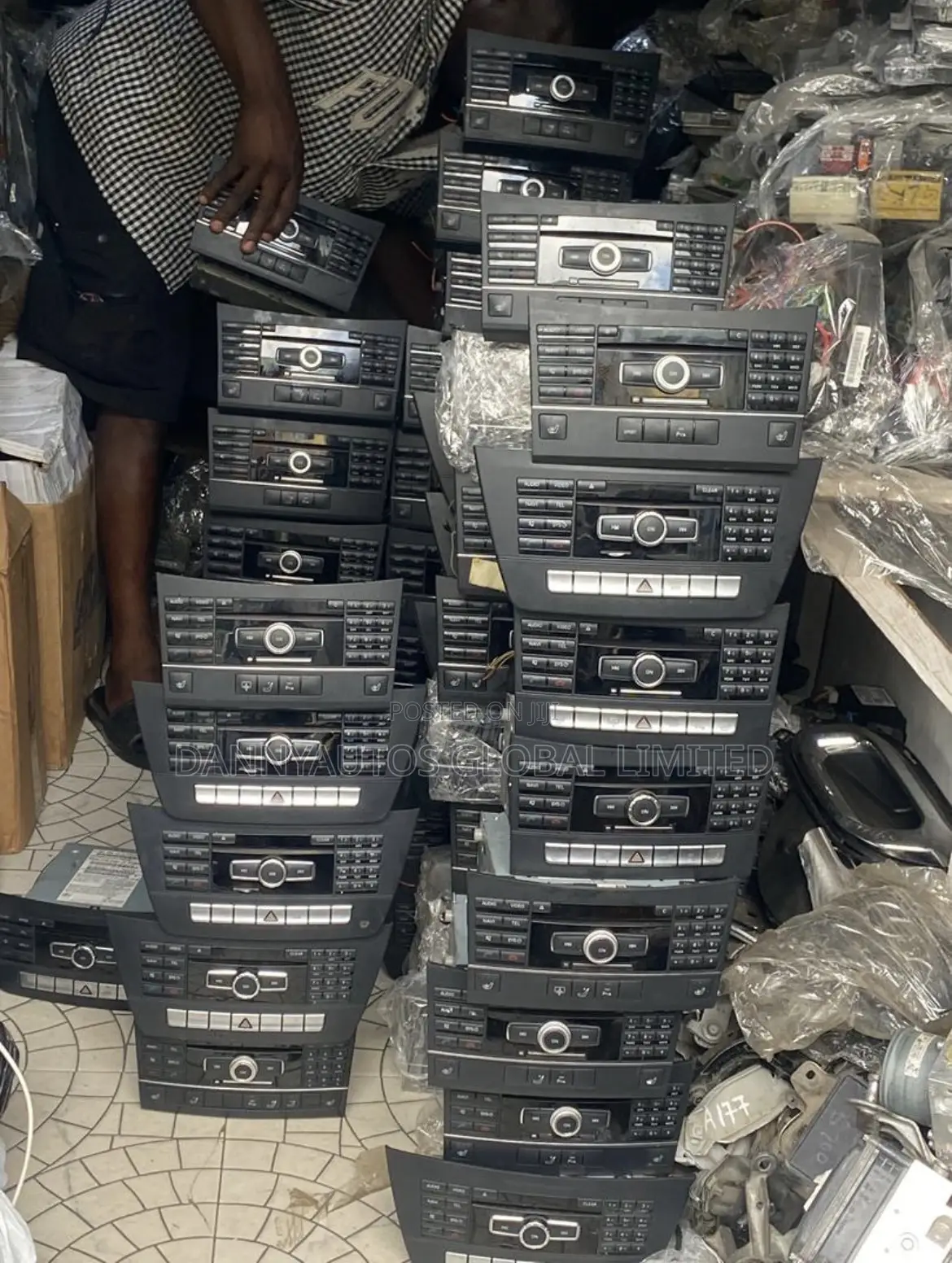 Radio for Gle 350, C300, W204, Ml350, W166 Model