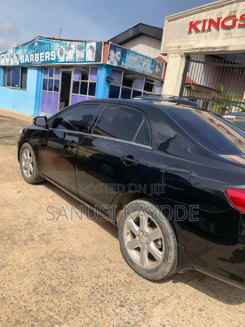 Toyota Corolla LE 4dr Sedan (1.8L 4cyl 4A) 2010 Black