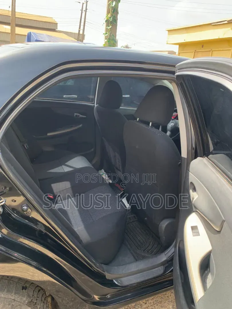 Toyota Corolla LE 4dr Sedan (1.8L 4cyl 4A) 2010 Black