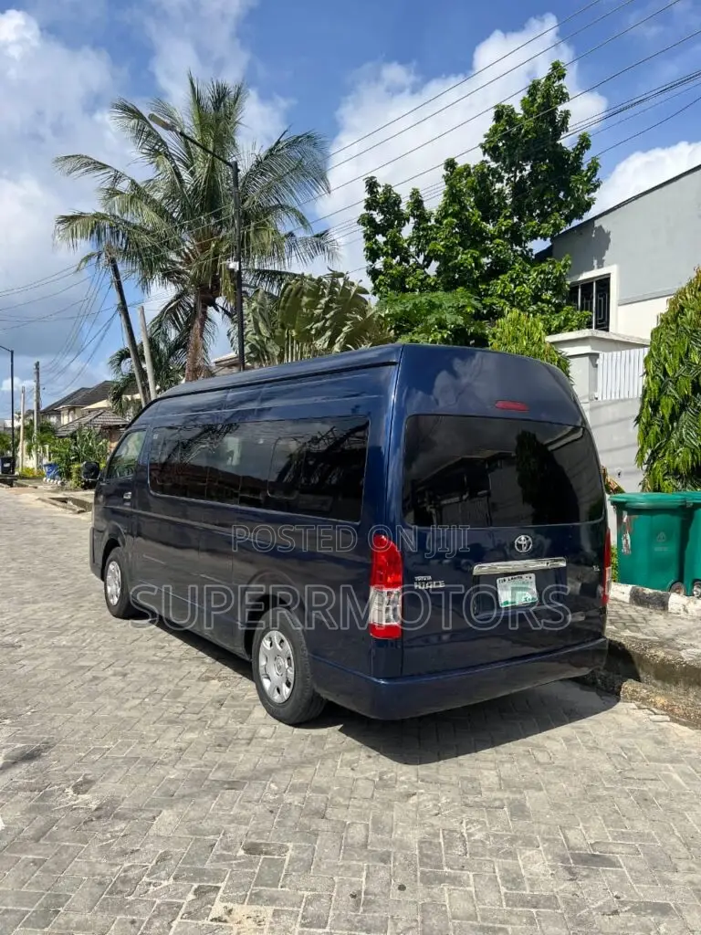2018 9-Seater Toyota Hiace Bus Lagos Rental