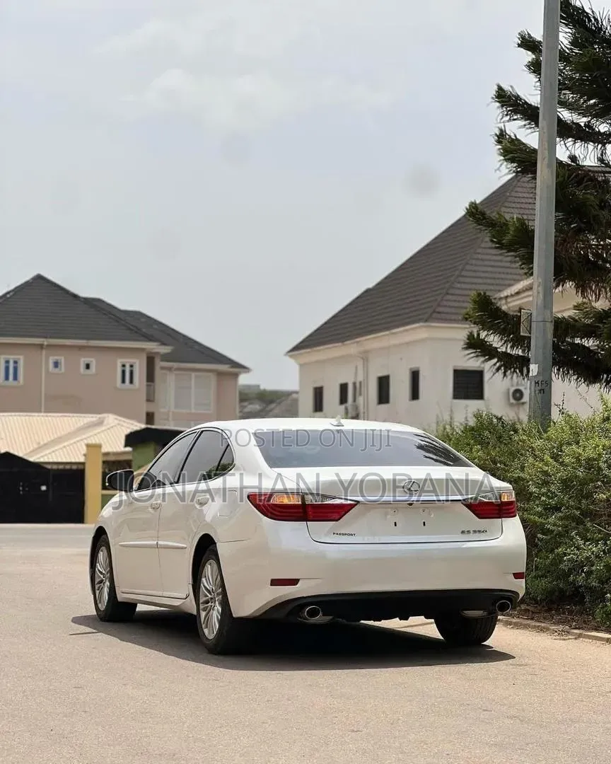 Lexus ES 2013 White