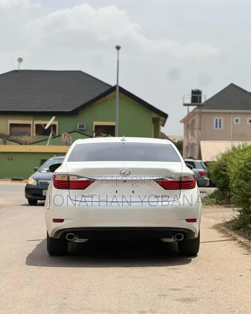 Lexus ES 2013 White