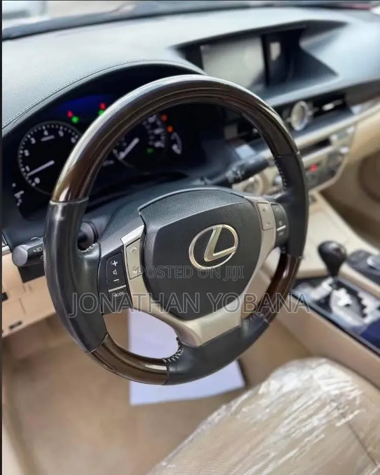 Lexus ES 2013 White