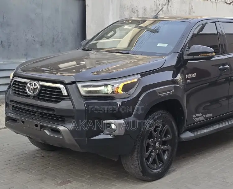 Toyota Hilux 2022 Black