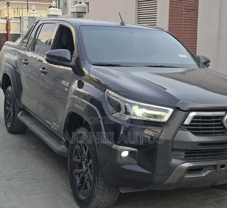 Toyota Hilux 2022 Black