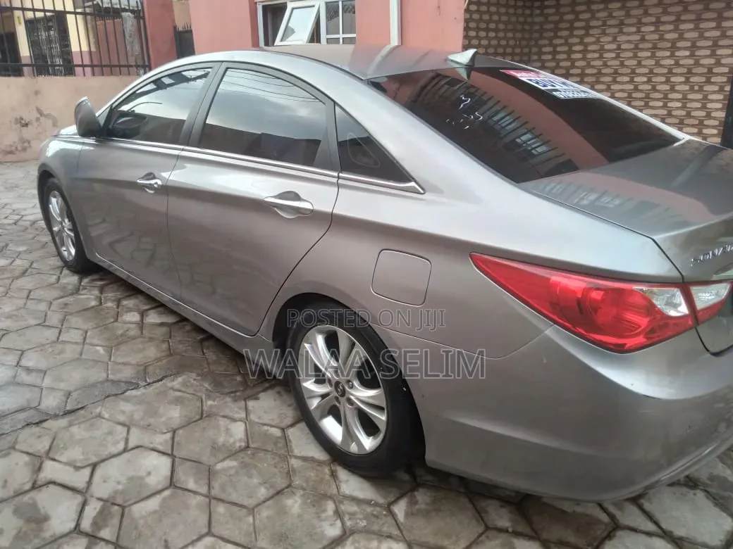 Hyundai Sonata 2011 Gray