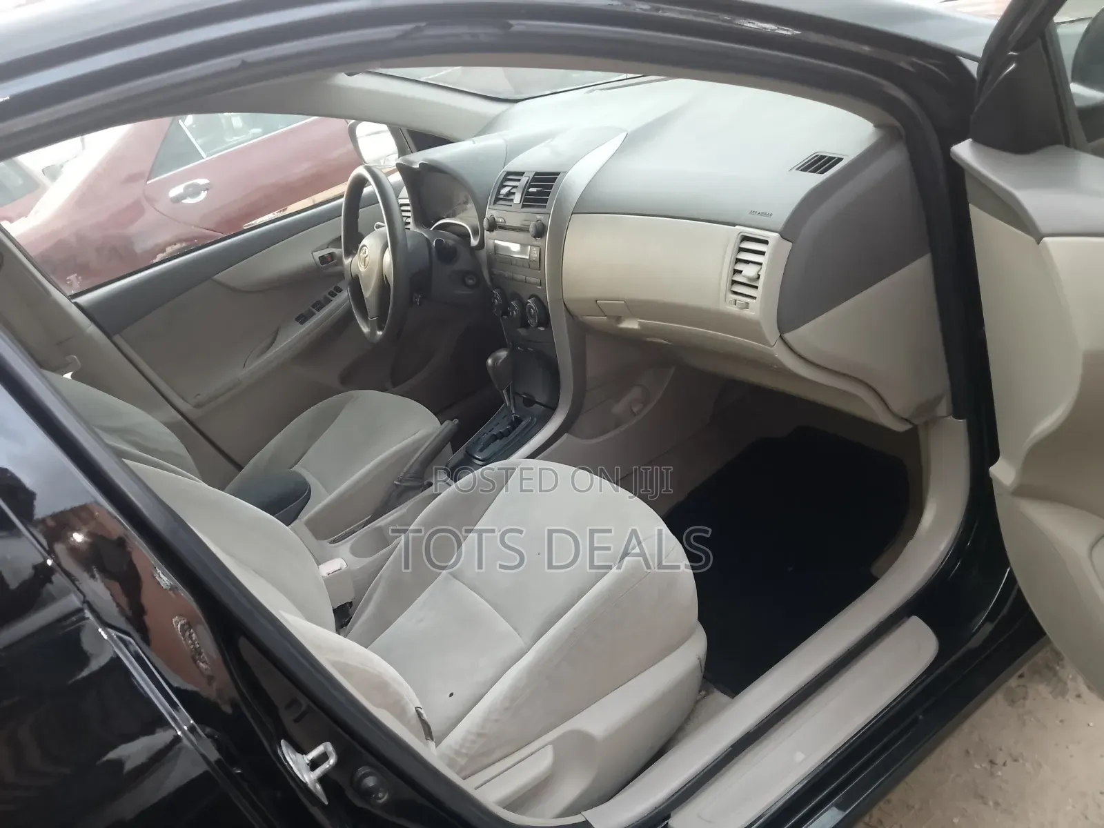 Toyota Corolla LE 4dr Sedan (1.8L 4cyl 4A) 2012 Black
