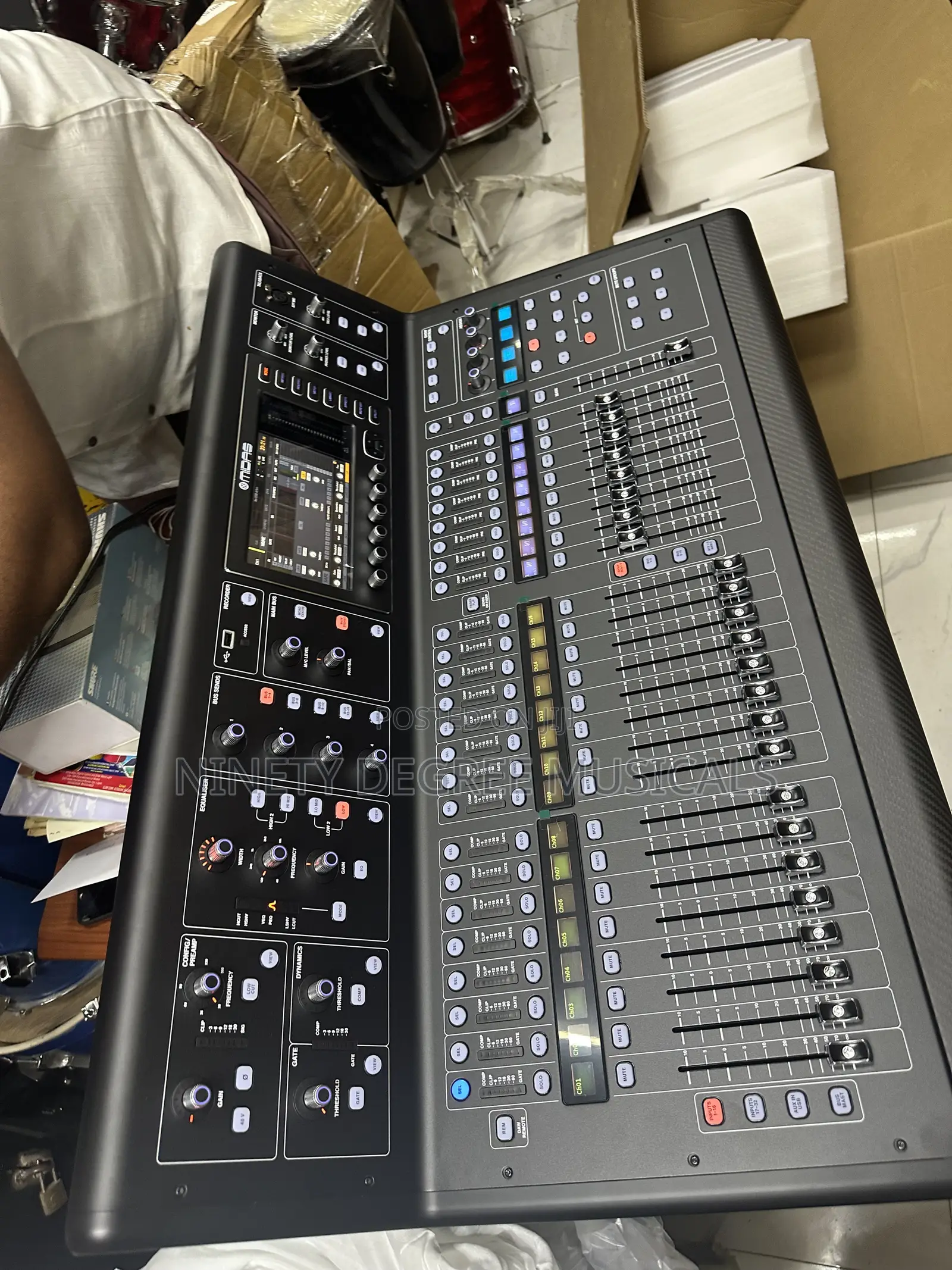 Midas M32 Digital Mixer