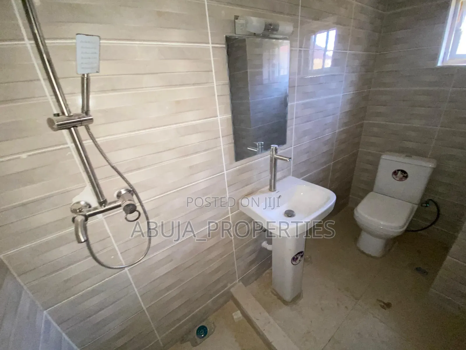 3bdrm Apartment in In A Secured Estate, Guzape District for rent