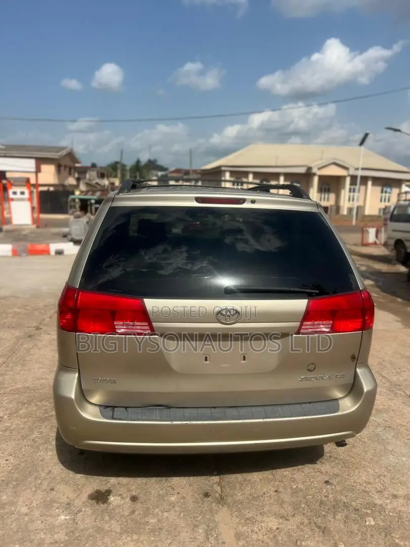 Toyota Sienna LE AWD 2005 Gold