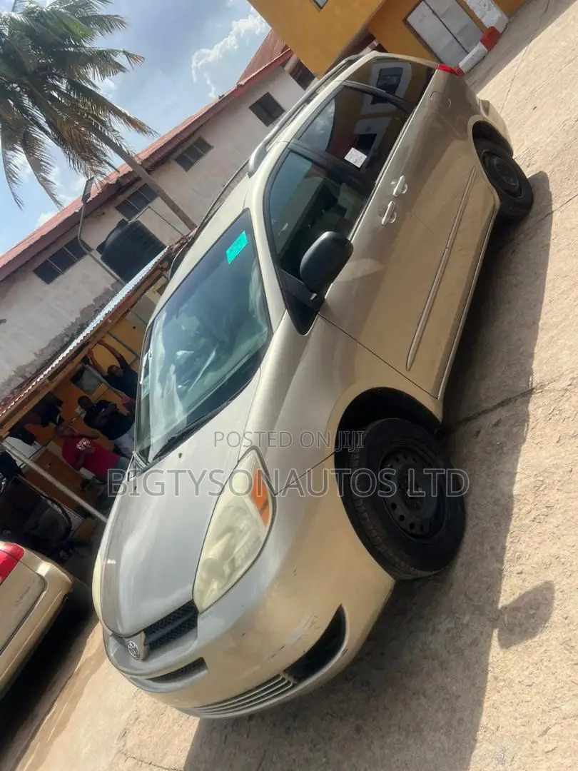 Toyota Sienna LE AWD 2005 Gold