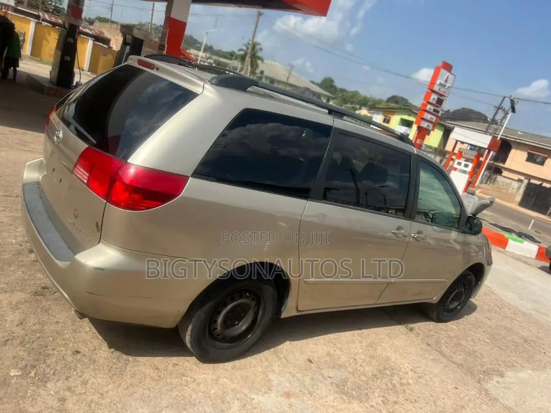 Toyota Sienna LE AWD 2005 Gold