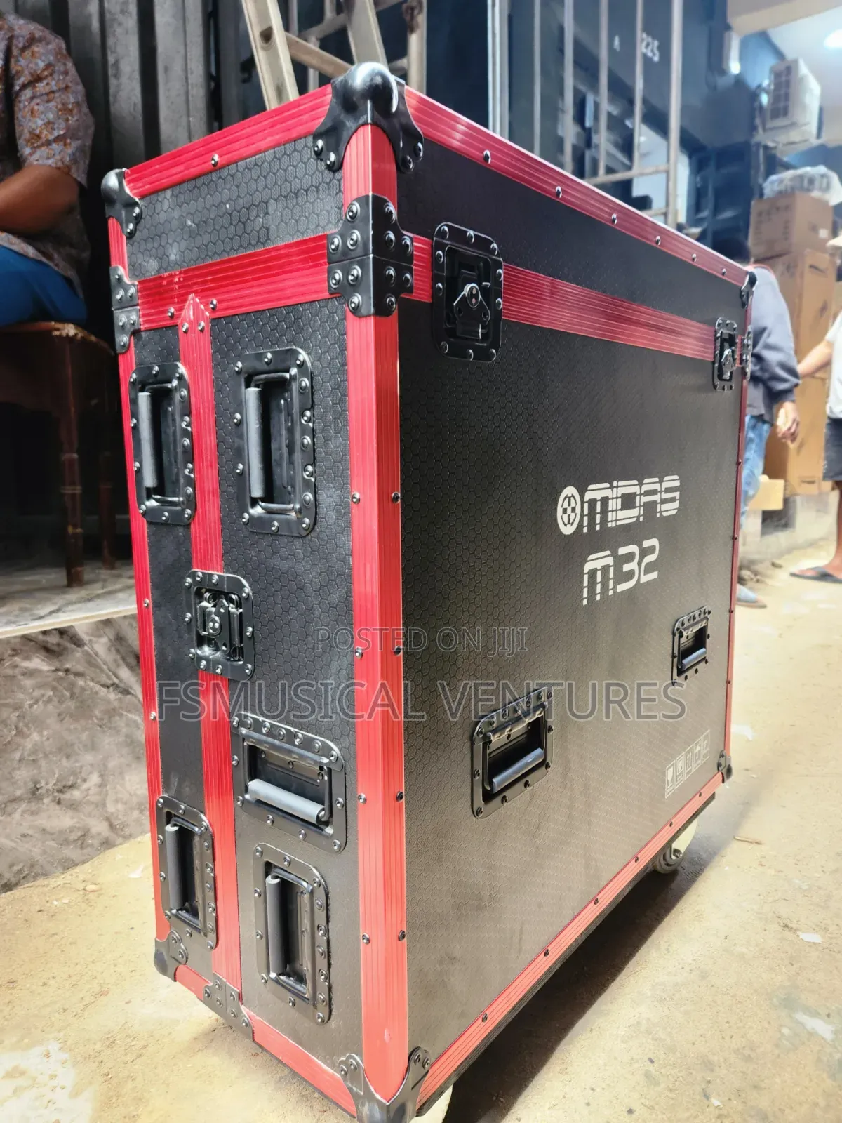Midas M32 Digital Mixers Flight Case/ Rack With Wheels Red Laminate Fh