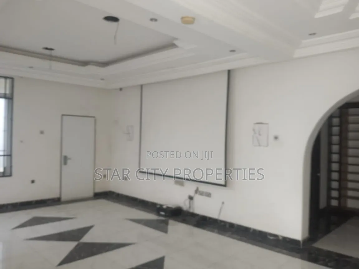 7bdrm Duplex in Ikeja Gra for rent