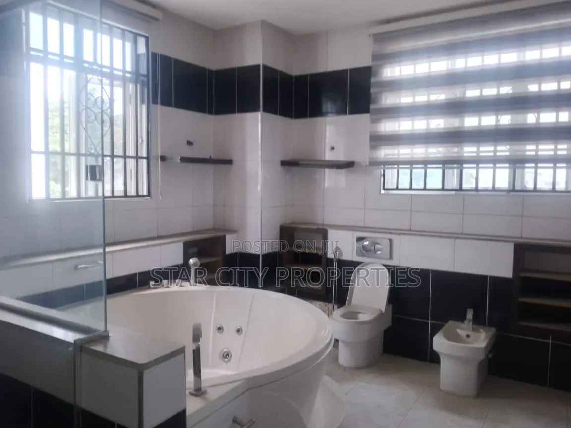 7bdrm Duplex in Ikeja Gra for rent