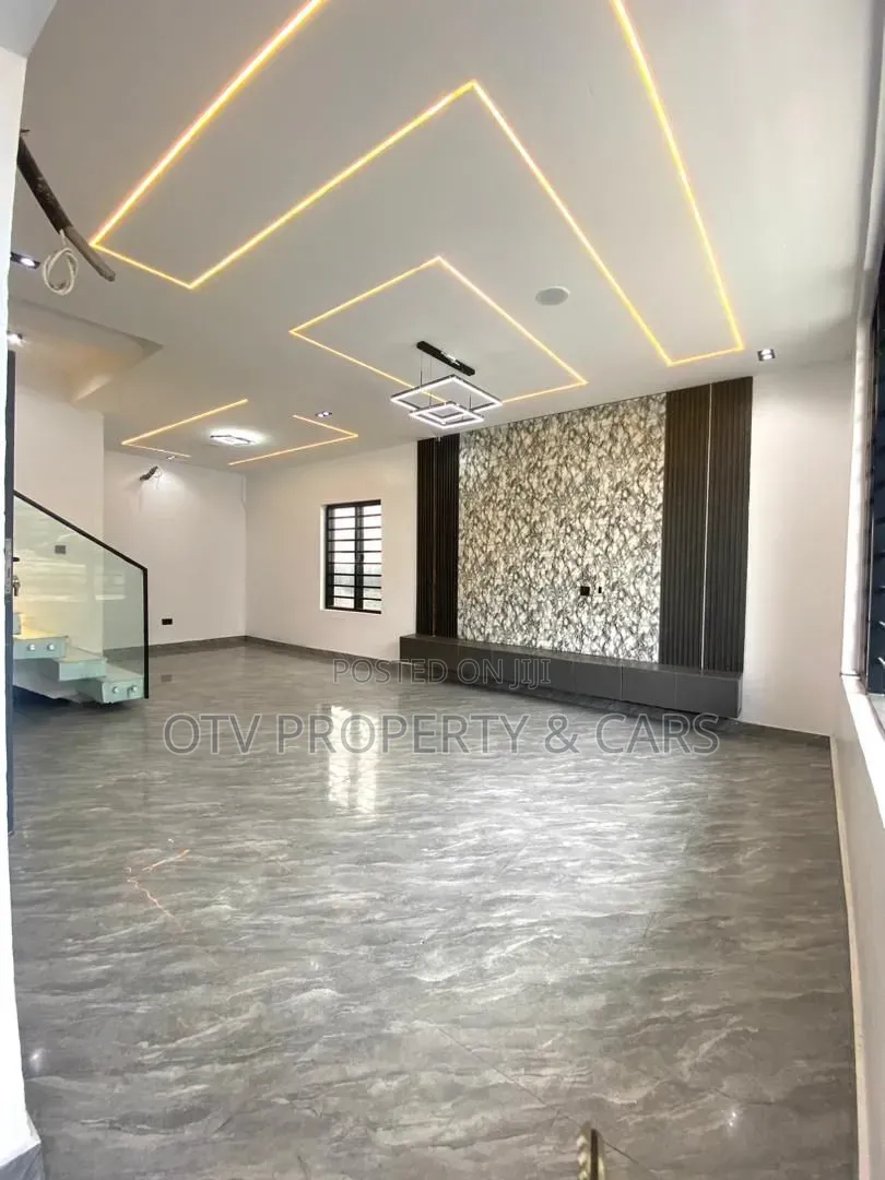 Furnished 4bdrm Duplex in Lekki Phase 2 for sale