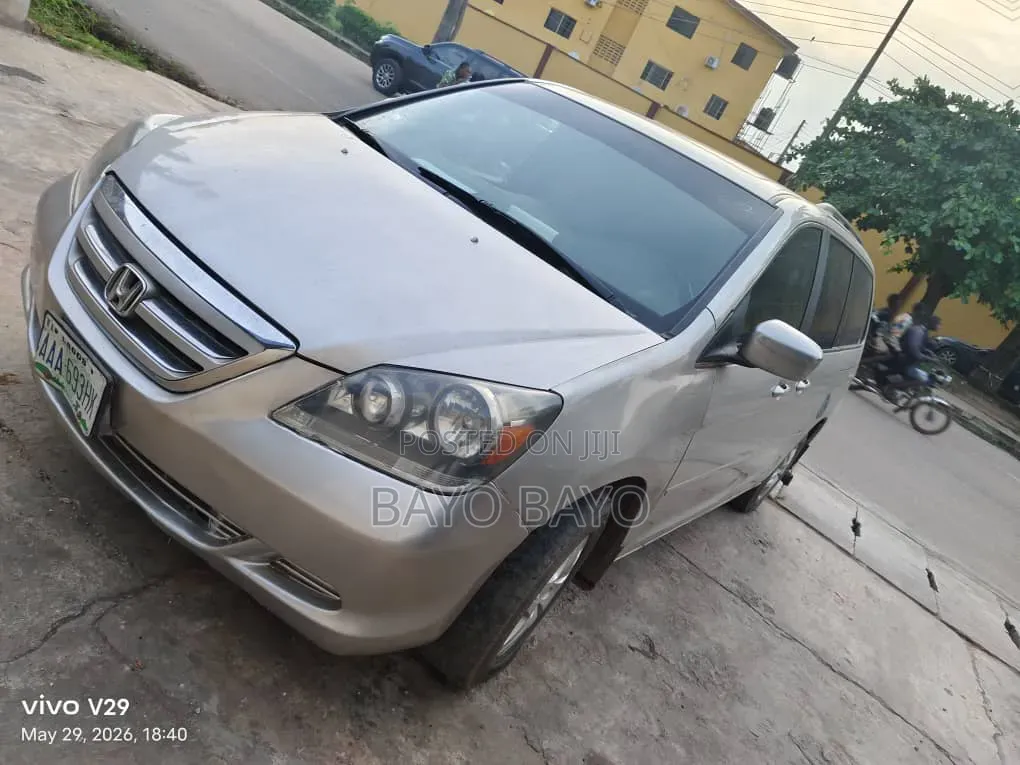 Honda Odyssey Touring 2008 Silver
