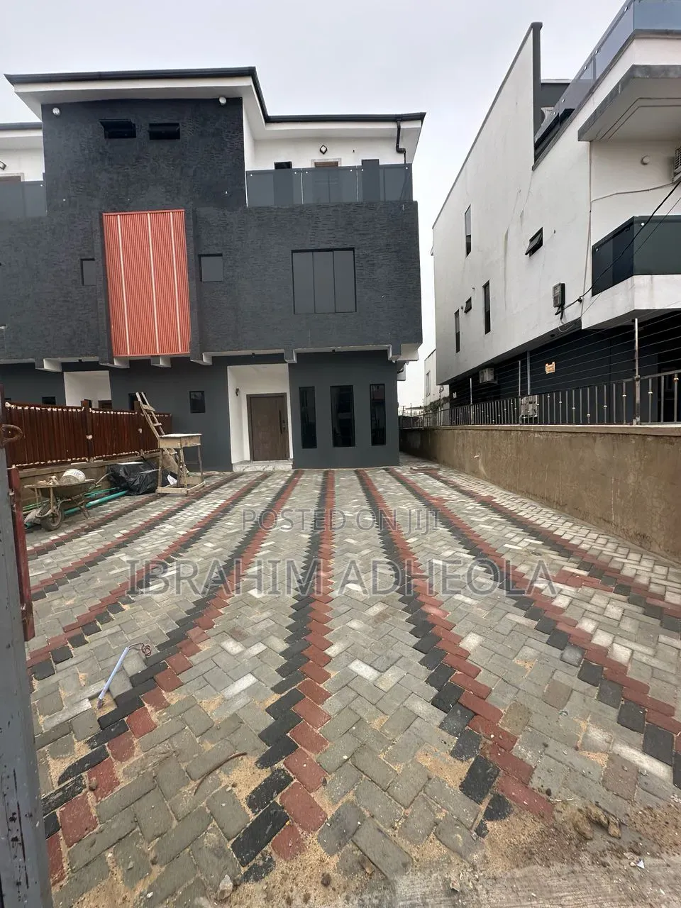 4bdrm Duplex in Millennium, Millenuim/UPS for sale