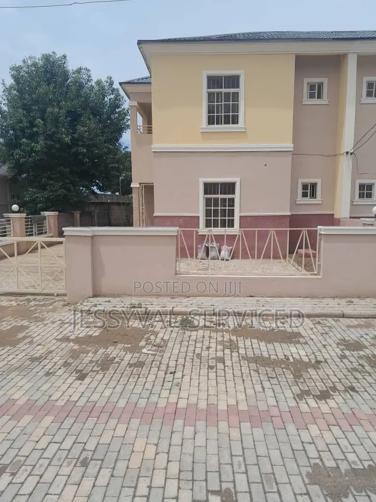 3bdrm Duplex in Karshi for sale