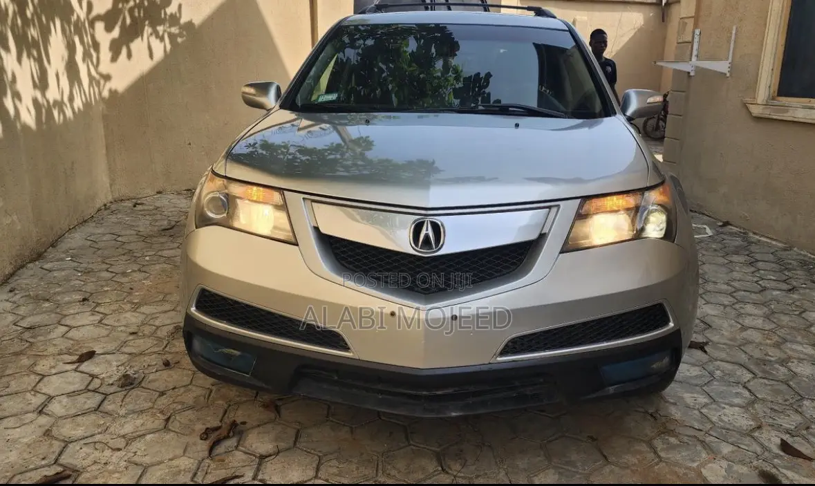 Acura MDX Advance Package SUV AWD (3.7L 6cyl 6A) 2011 Silver