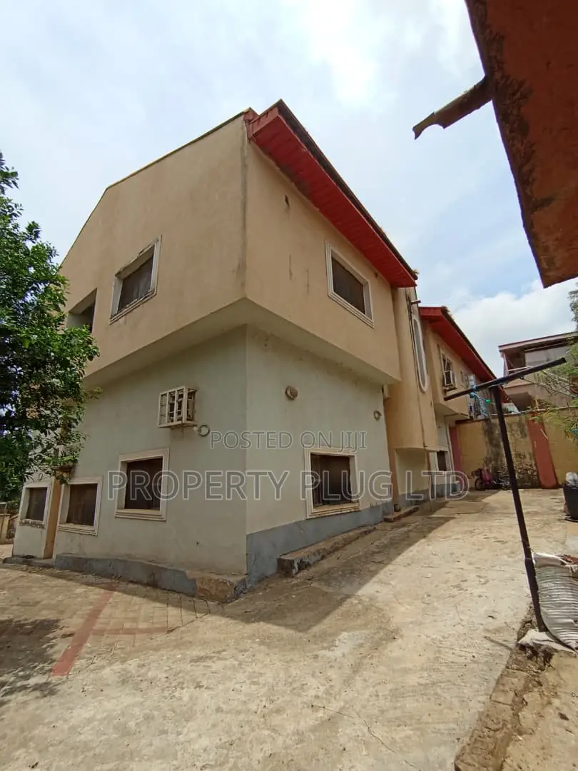 5bdrm Duplex in Gwarinpa for sale