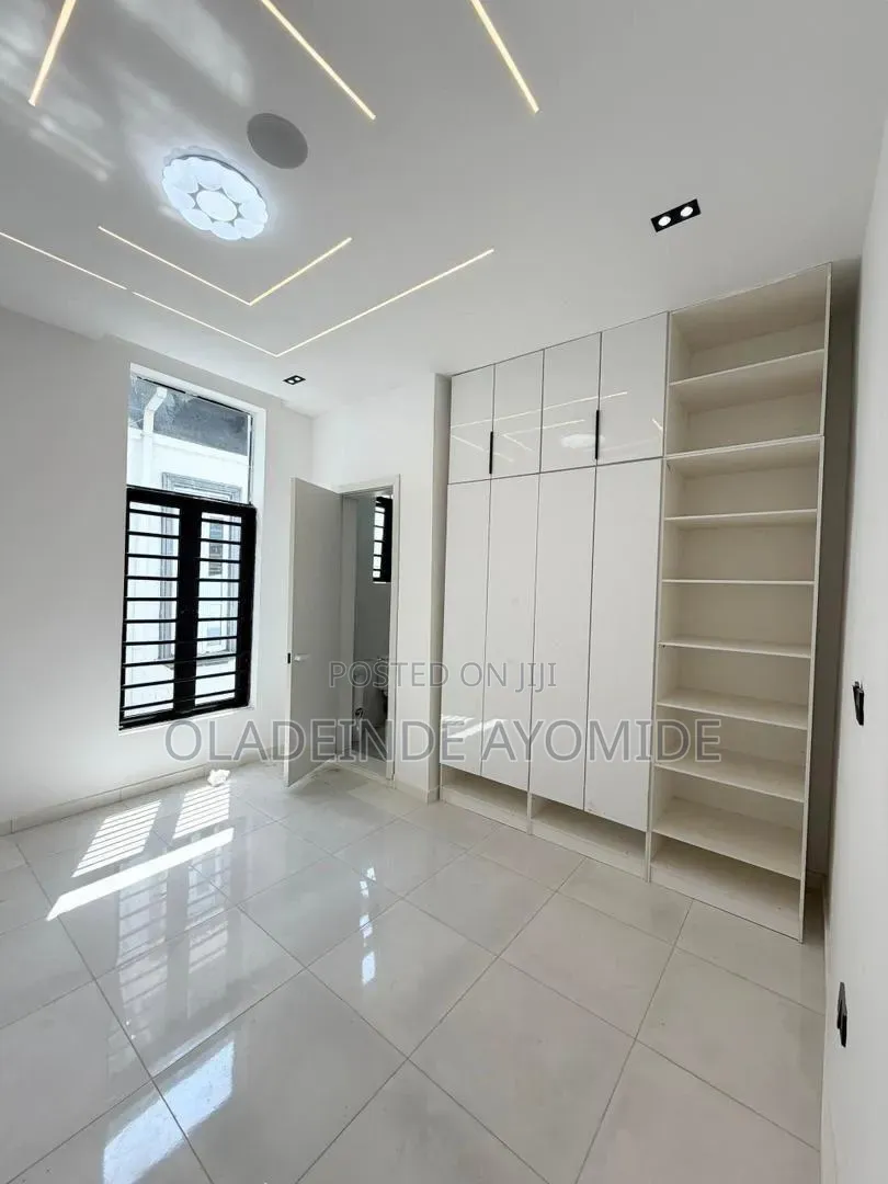 4bdrm Duplex in Ikota Gra for sale