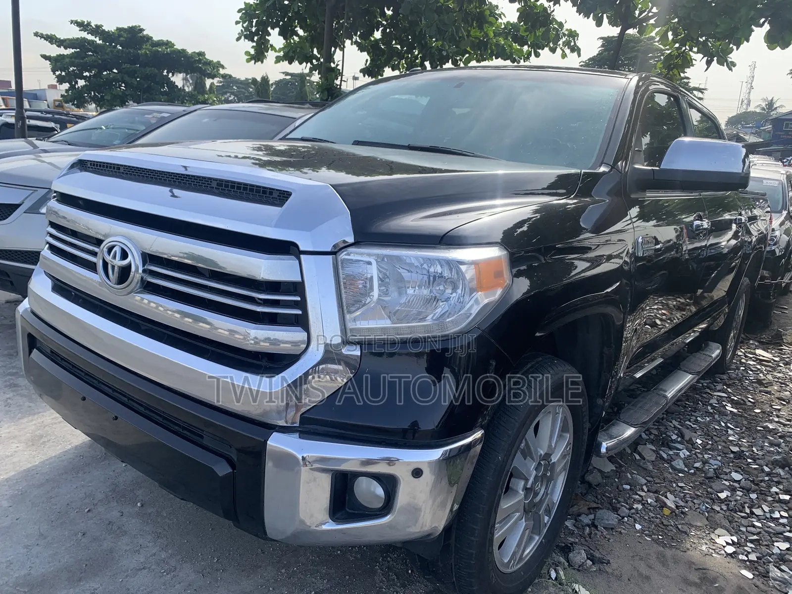 Toyota Tundra 1794 5.7L V8 w/FFV 4x4 CrewMax 5.6 ft. box 145.7 in. WB