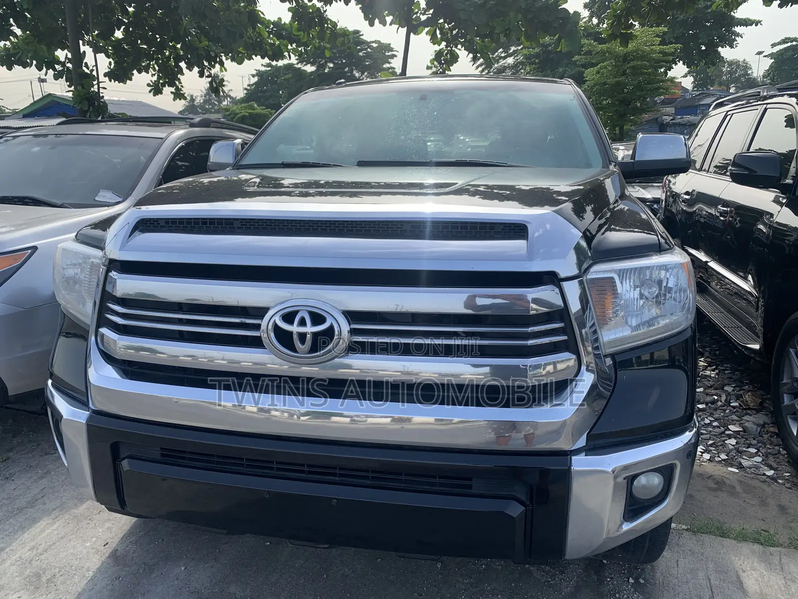 Toyota Tundra 1794 5.7L V8 w/FFV 4x4 CrewMax 5.6 ft. box 145.7 in. WB